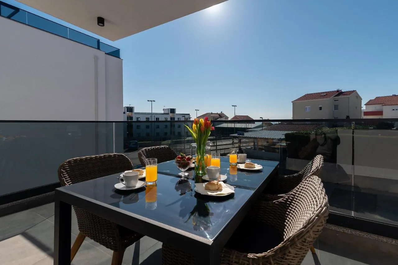 Poolside 2 Bedroom Ap. Mare Trogir Croatia