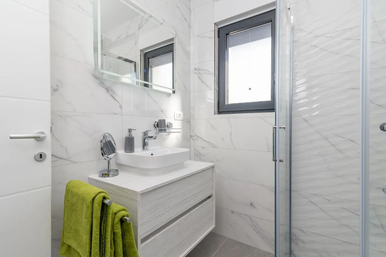 Apartment Poolside 2 Bedroom Ap. Mare Trogir