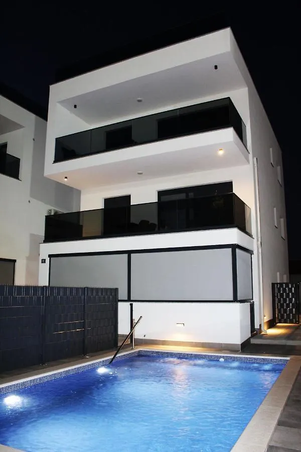 Apartment Poolside 2 Bedroom Ap. Mare Trogir