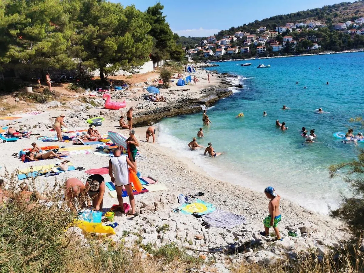 Poolside 2 Bedroom Ap. Mare Trogir