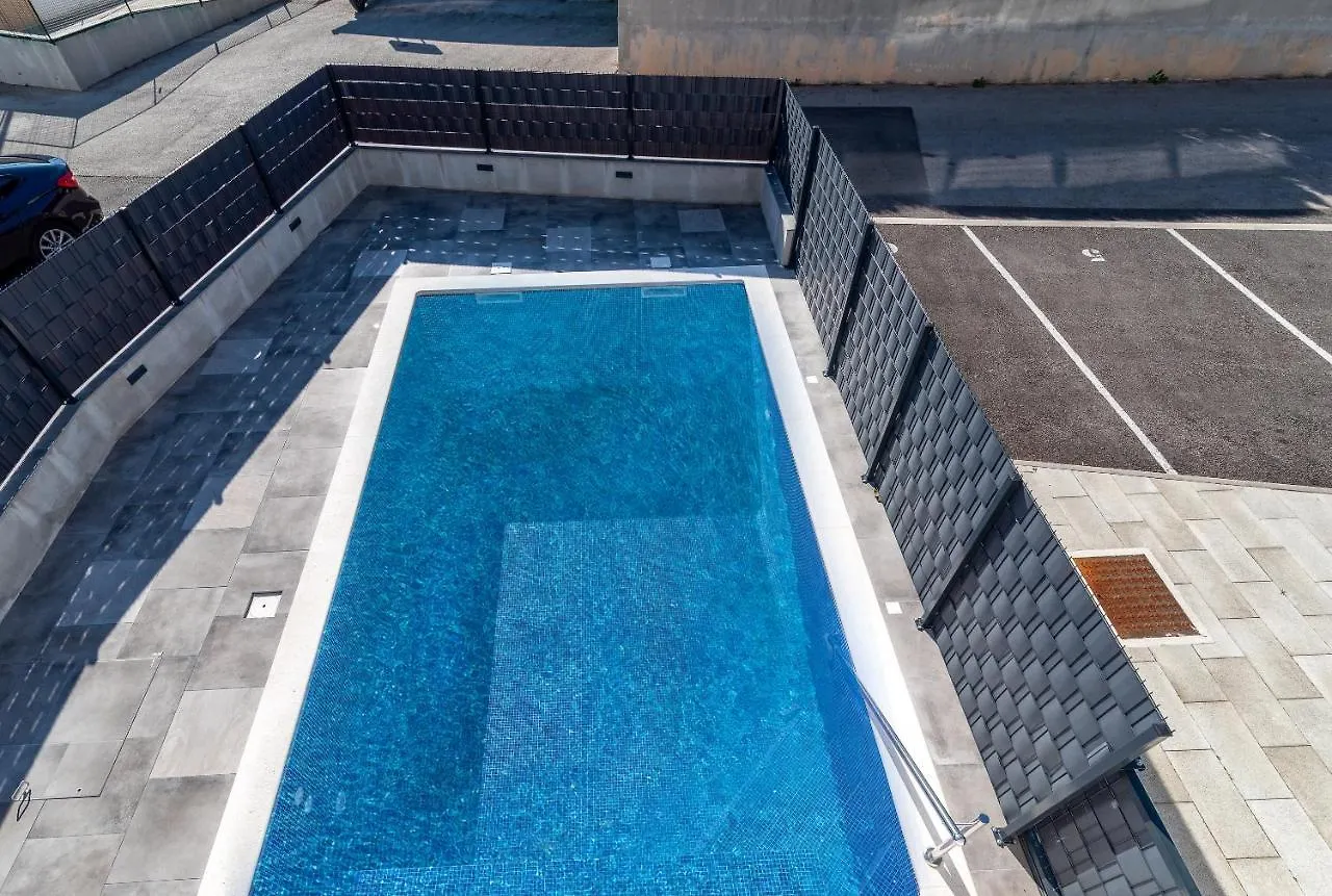 Apartment Poolside 2 Bedroom Ap. Mare Trogir