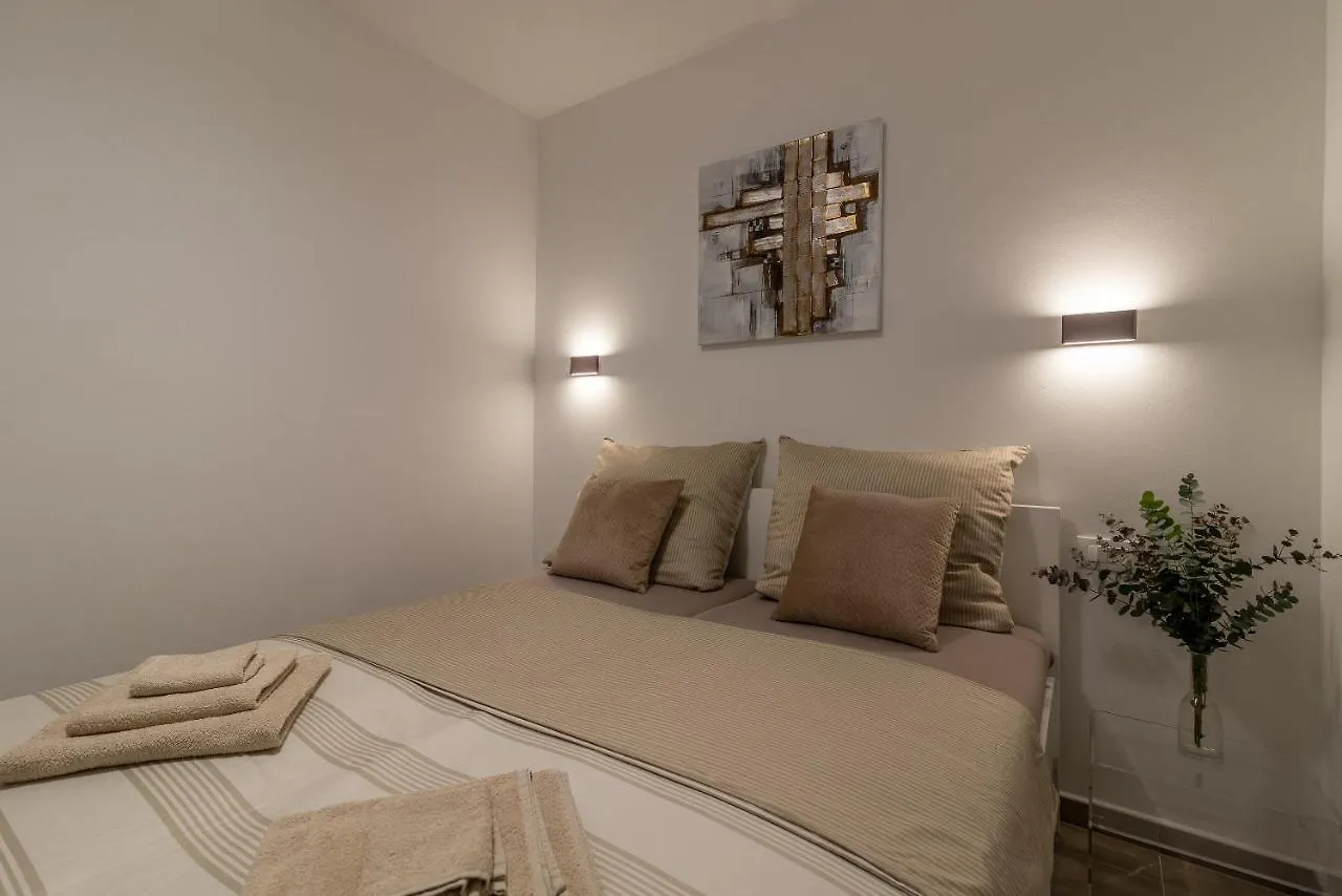 Poolside 2 Bedroom Ap. Mare Trogir Apartment