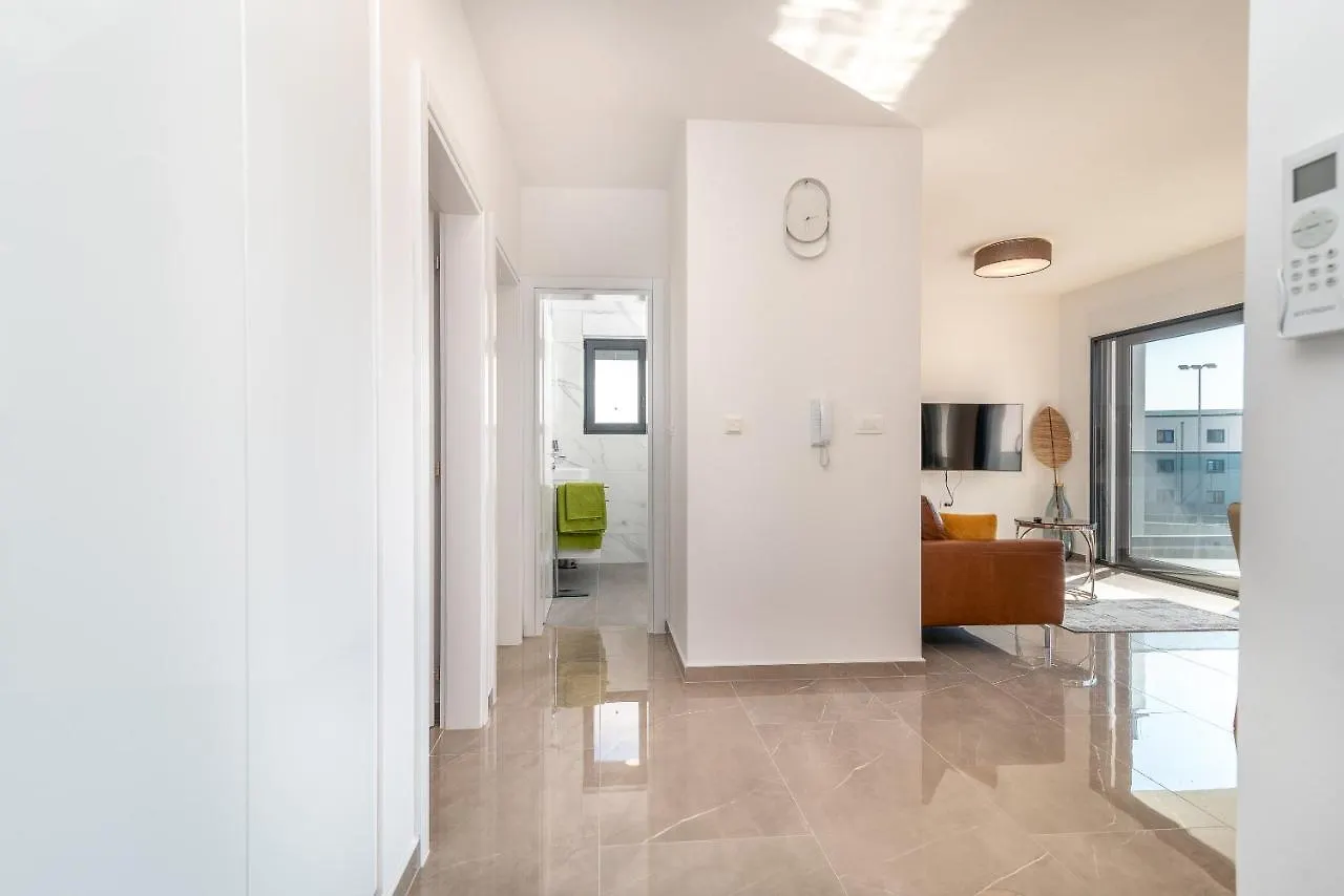 Poolside 2 Bedroom Ap. Mare Trogir