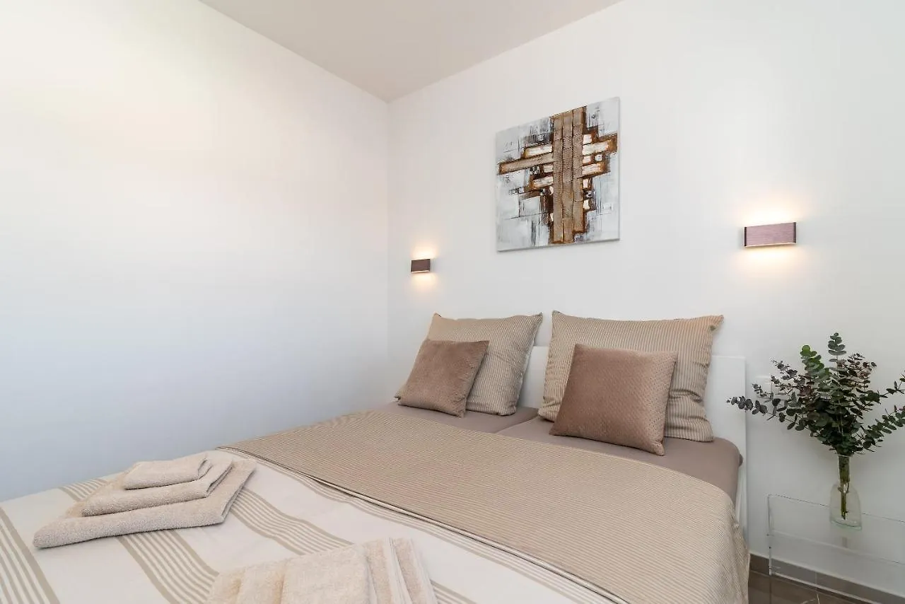 Poolside 2 Bedroom Ap. Mare Trogir Apartment