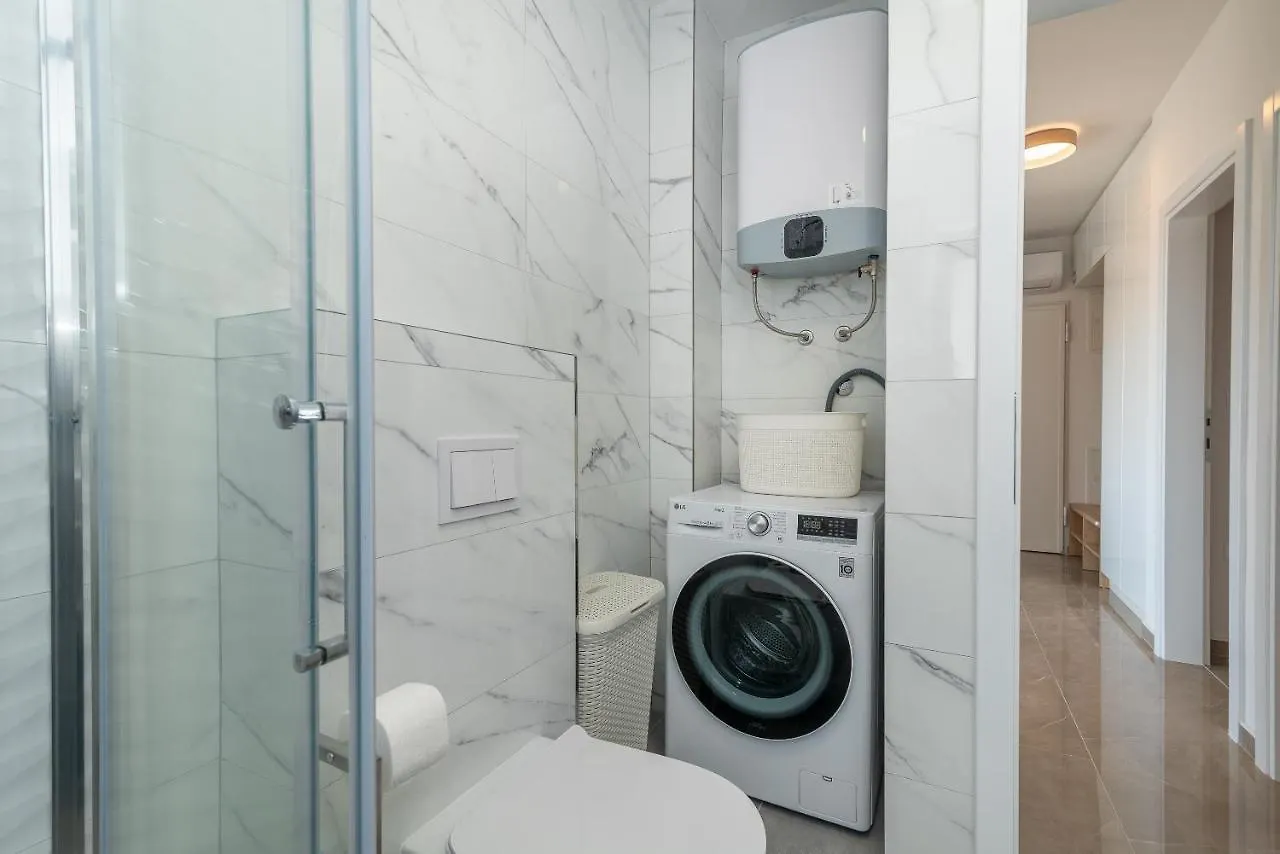 Poolside 2 Bedroom Ap. Mare Trogir