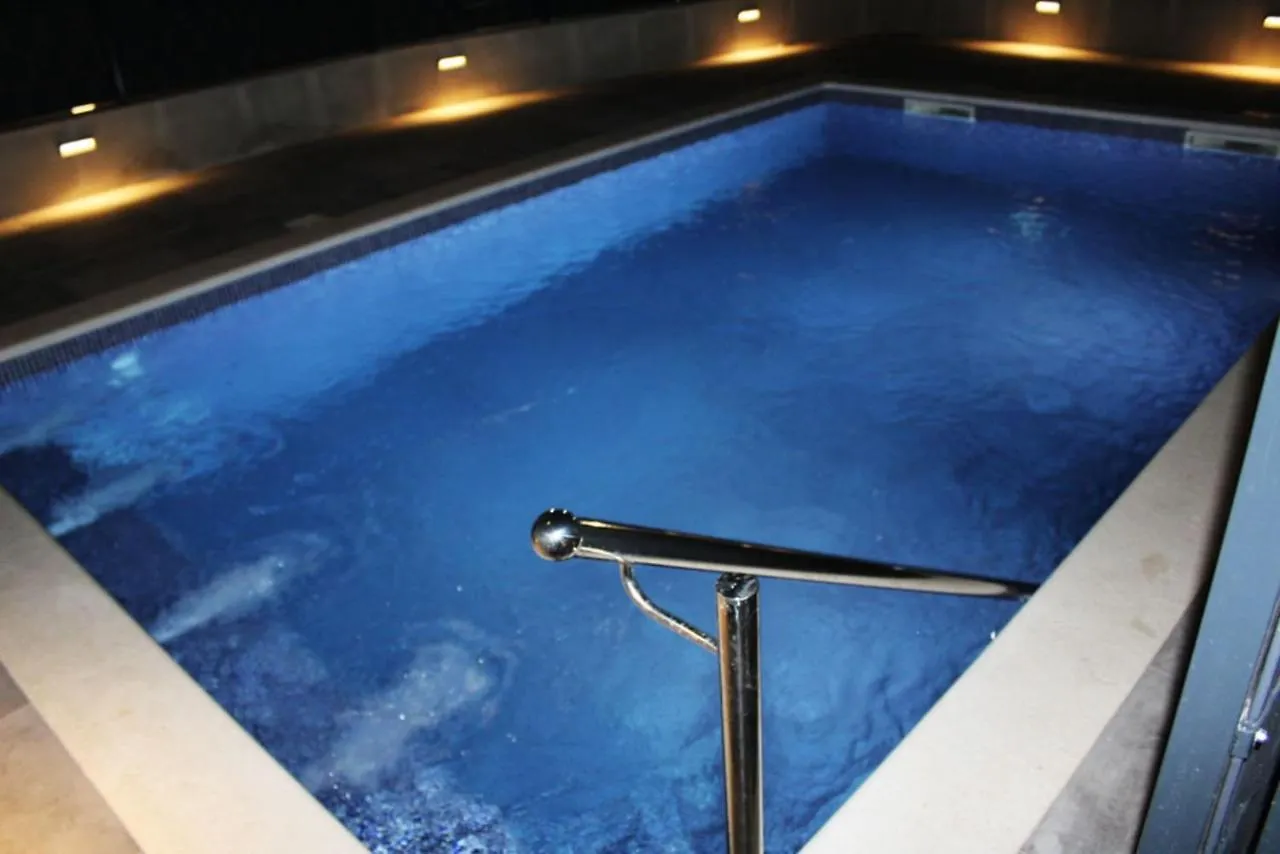 Poolside 2 Bedroom Ap. Mare Trogir Apartment